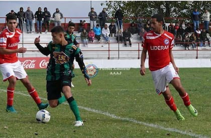 Nueva Chicago fue su segundo club en Argentina y en él Córdoba completó las divisiones inferiores; cuando Agustín estaba por firmar el primer contrato como profesional, apareció la pandemia de coronavirus, preludio de su migración a Montenegro.