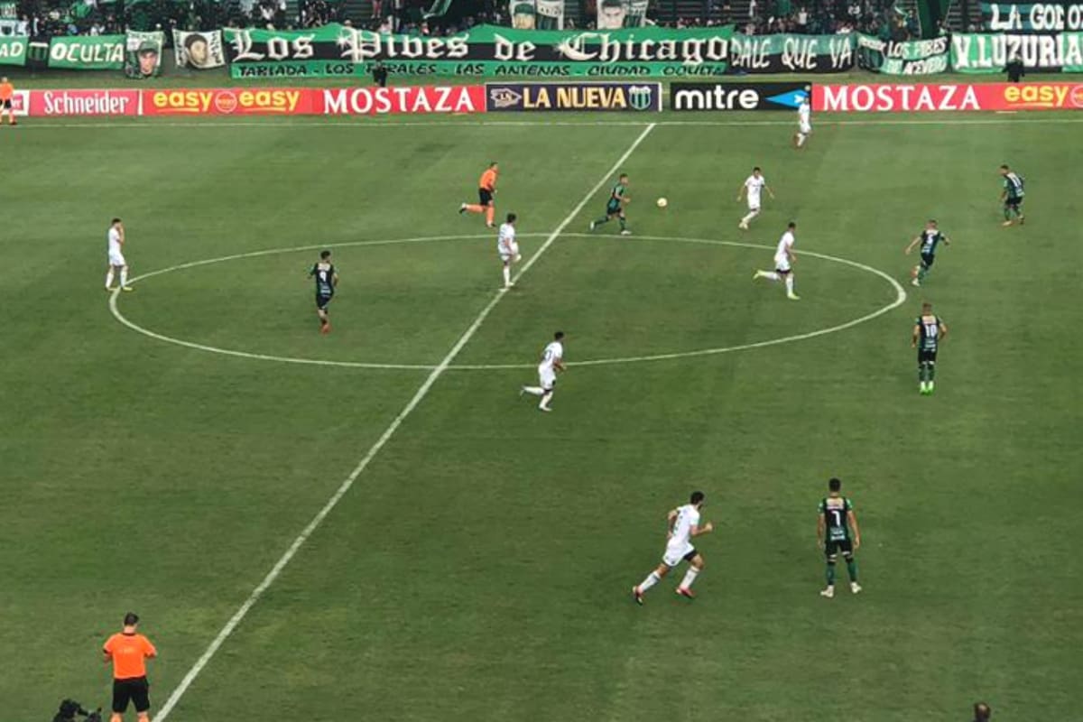 Nueva Chicago y Sarmiento afrontaron un duelo decisivo por el ascenso