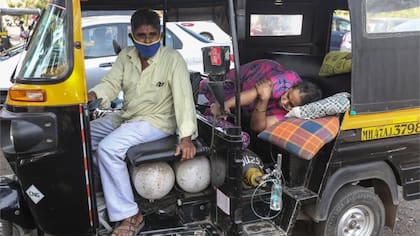 Nueva Delhi cuenta con algunos de los mejores centros de salud en India, pero se vieron abrumados con más de 99% de sus camas de cuidados intensivos ocupadas