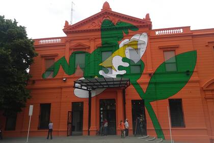 Nueva intervención en la fachada del Centro Cultural Recoleta