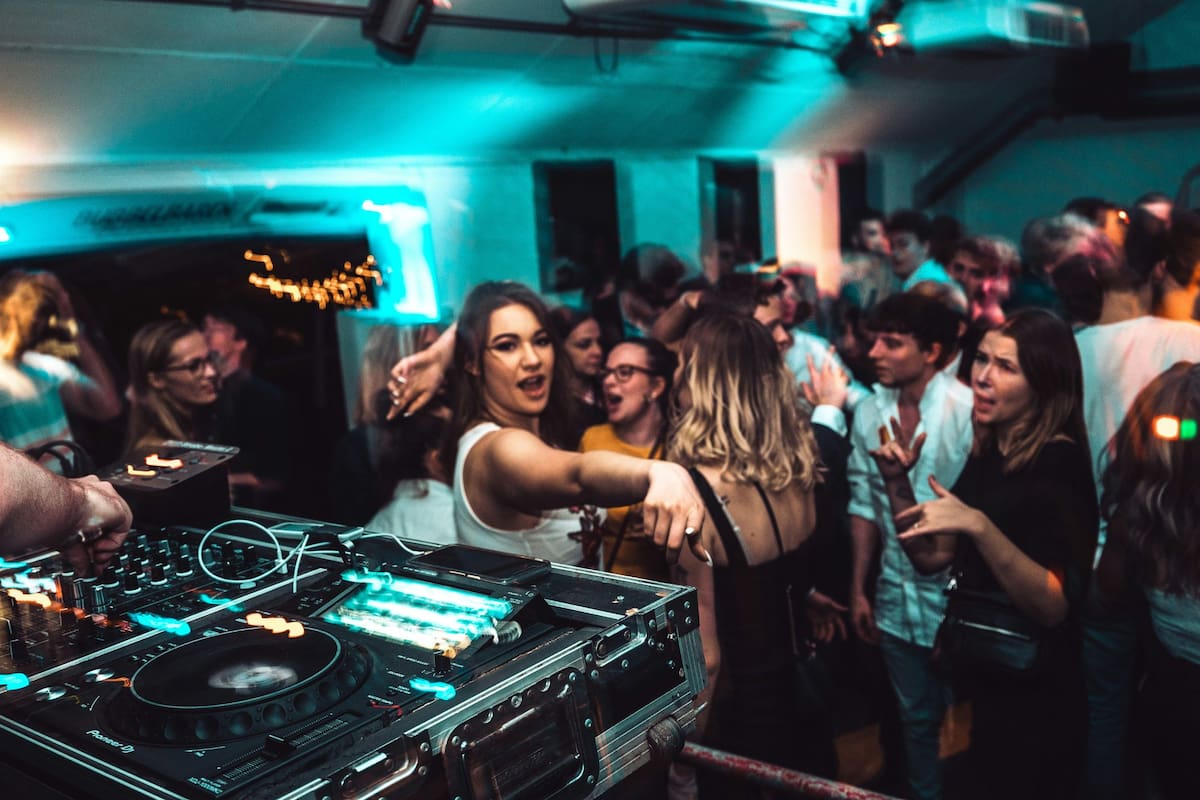 Nueva regla en Carolina del Norte prohíbe las fiestas muy ruidosas (Unsplash)