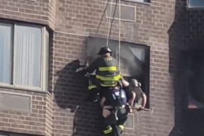 Nueva York: al menos 38 heridos en un incendio dentro de un edificio en Manhattan.