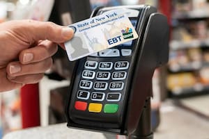 Cambian las tarjetas SNAP por modelos con chip para frenar una alarmante práctica en Nueva York