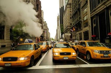 La Oficina de Estadísticas Laborales reporta un salario medio anual nacional de US$36.220 para taxistas, equivalente a US$17,22 por hora