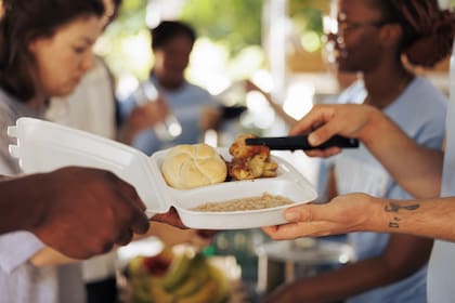 Nueva York habilitó que las estructuras de comida al aire libre se mantengan durante todo el año