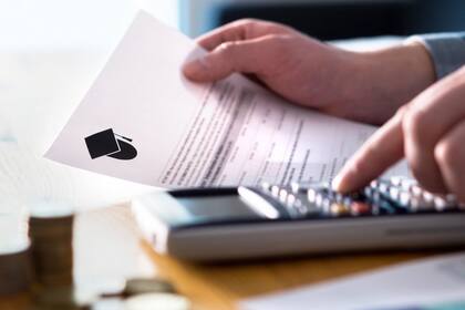 Nueva York ofrece programas de condonación de deuda estudiantil para profesionales de sectores esenciales como la salud, la justicia y la agricultura