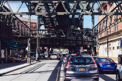 Nueva York prohíbe el uso de protectores para placas