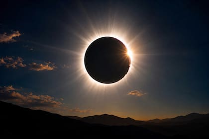 Nueva York y Nueva Jersey quedarán fuera de la franja de totalidad, pero podrán observar el eclipse solar de manera parcial el 12 de agosto