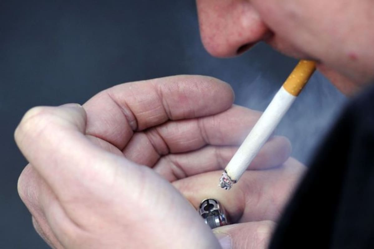 Nueva Zelanda aprobó en 2022 leyes para restringir y eventualmente prohibir la venta de cigarrillos a las generaciones futuras.