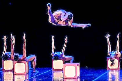 Nuevamente el grupo Cadabra participó de esta gala anual con la obra Lo que tenía que ser