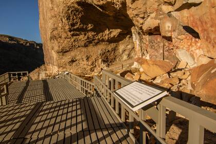 Nuevas barandas en Cueva de las Manos