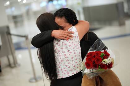 Nuevas restricciones de viaje de Trump entran en vigor en medio de tensiones sobre inmigración