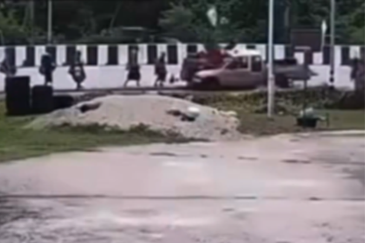 Nueve monjes tailandeses murieron embestidos por camioneta conducida por un niño.