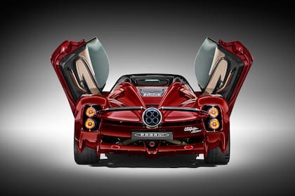 Nuevo Pagani Utopia Roadster, con apertura de puertas tipo "alas de gaviota"