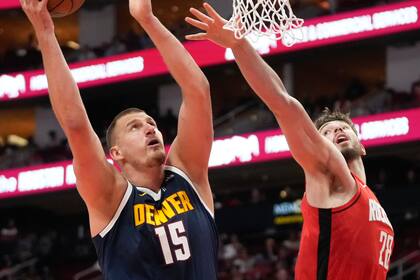 Nuggets llegan invictos a los playoffs bajo el mando de Adelman contra Clippers