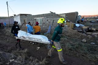 Número de muertos por inundaciones de este mes en Sudáfrica supera los 100