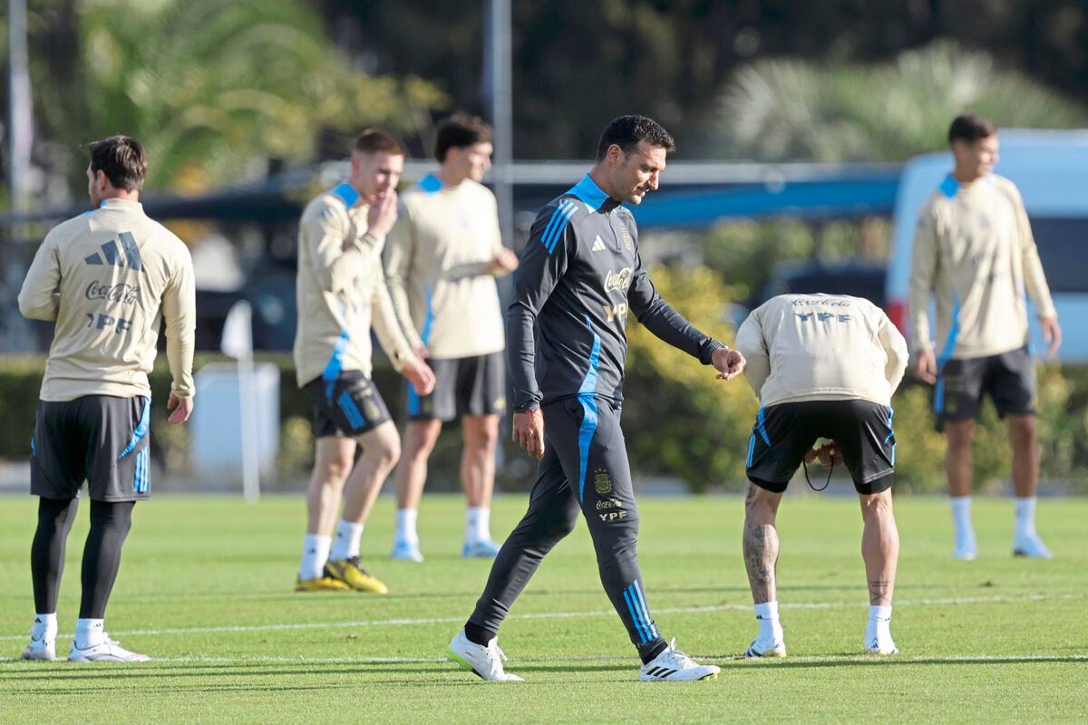 Nunca le pasó a Lionel Scaloni tener que reemplazar a tres futbolistas usualmente titulares en la selección argentina; frente a Chile, los jugadores no disponibles serán cinco.