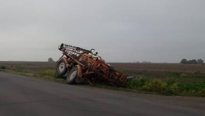 “Nunca vas a imaginar que puede haber un cráter sin ningún tipo de señalización, ni siquiera un palo tenía. La ruta está llena de yuyos porque está mal atendida", denunció Ruben Airet Siloroto, jefe del trabajador rural que murió.