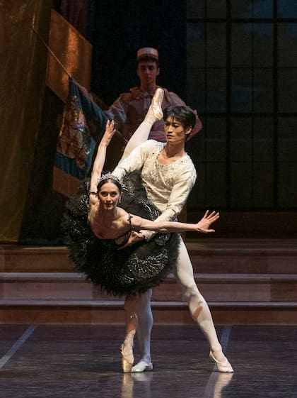Núñez y Kimin Kim, en el pas de deux del Cisne Negro