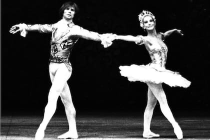 Nureyev con la bailarina argentina Olga Ferri, en el Teatro Colón, 1971