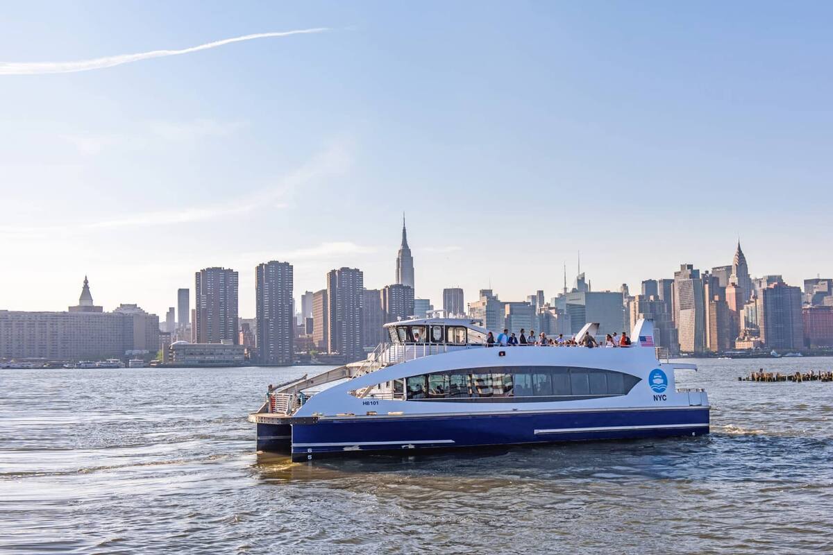 NYC Ferry es una red pública de transporte náutico que recorre seis rutas que abarcan más de 110 kilómetros náuticos