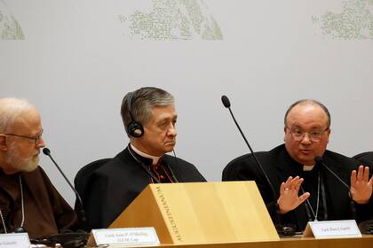 O''Malley, Cupich y Scicluna, ayer, en la conferencia de prensa en el Vaticano