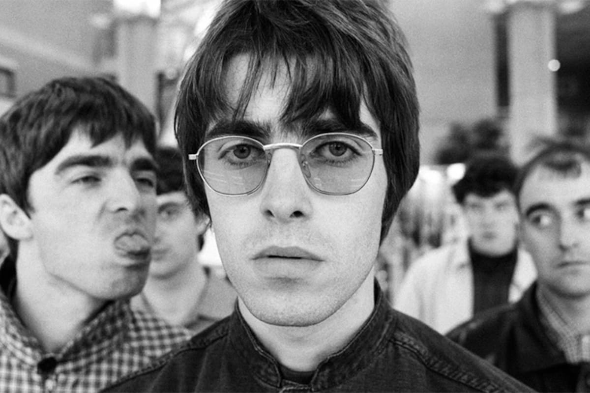 Oasis: Supersonic: la historia de un puñado de muchachos que se convirtieron en la banda de los noventa