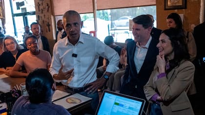 Obama se reunió con Hinojosa y Talarico en un restaurante en Texas: los presentó como próxima gobernadora y senador, respectivamente