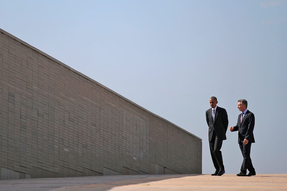 Obama y Macri rinden homenaje a las víctimas de la dictadura en el Parque de la Memoria