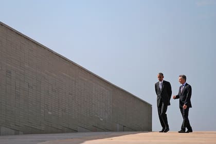 Obama y Macri rinden homenaje a las víctimas de la dictadura en el Parque de la Memoria
