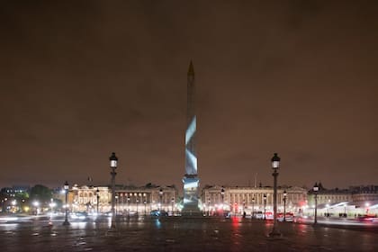 Para la Noche Blanca de París, en 2013, Le Parc intervino el Obelisco de la Plaza de la Concordia
