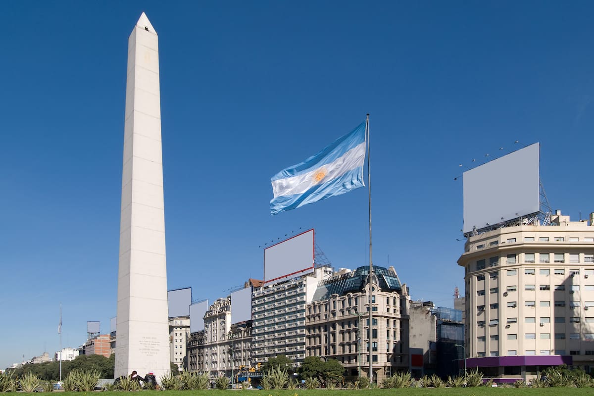 Obelisco y edificio de la aduana