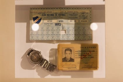 Objetos personales de Arturo Nogueira, uno de los chicos que murió en la montaña un mes después del accidente.