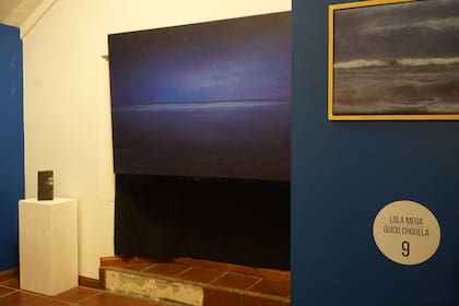 Obra de Guido Chouela: "Fotografío la línea del horizonte y vuelvo a ella en impresiones e intervenciones pictóricas sucesivas, en una técnica de capas que difumina los límites de las disciplinas"