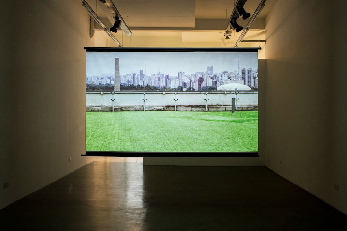 Obra de Lorena Marchetti en la entrada de la nueva sede de Gachi Prieto