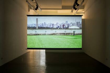 Obra de Lorena Marchetti en la entrada de la nueva sede de Gachi Prieto