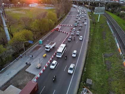 Obra de metro gas en autopista Lugones causó complicaciones en el tránsito