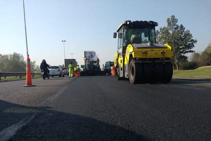 Obras de bacheo en la autopista Ezeiza-Cañuelas