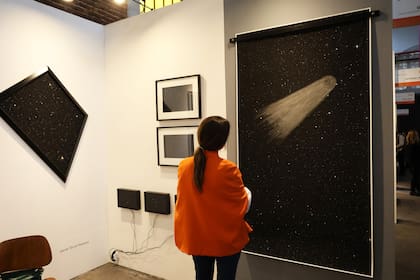 Obras de Javier Soria Vazquez, en el stand que comparte con Lihuel González