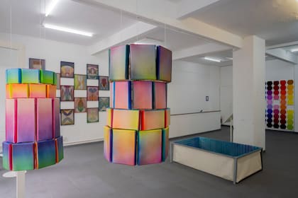 Obras de María Santi exhibidas en Agencia