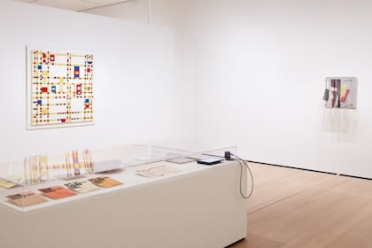 Vista de sala de la muestra Sur moderno