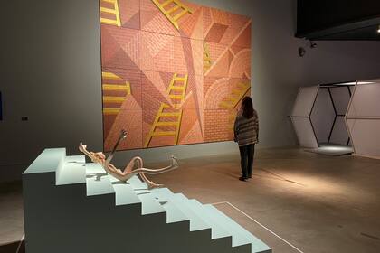 Obras de Pablo Suárez y Edgardo Giménez en la muestra dedicada a Julio Cortázar en el Recoleta