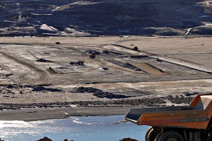 Obras de preparación a la vera del río Santa Cruz