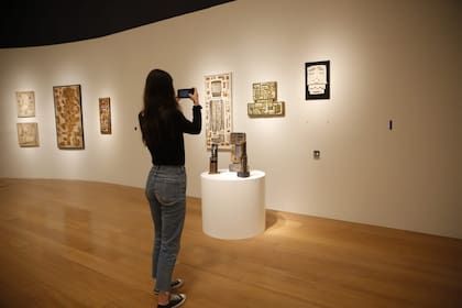 Obras de Yente y Del Prete en Malba, que ofrecerá hoy una visita guiada por la curadora de la muestra desde la cuenta de Instagram del museo