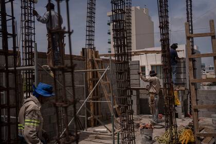 Obreros de la construcción en la ciudad de Veracruz, México (AP Foto/Félix Márquez, Archivo)