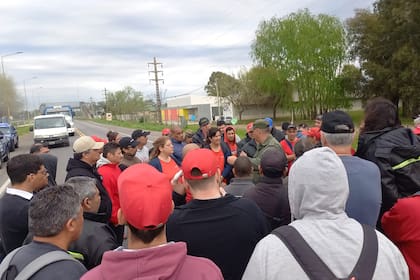Obreros volvieron a manifestarse frente a la planta de Vassalli