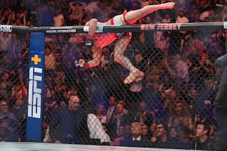 Observado por Trump, Dvalishvili retiene título de 135 libras en UFC 316