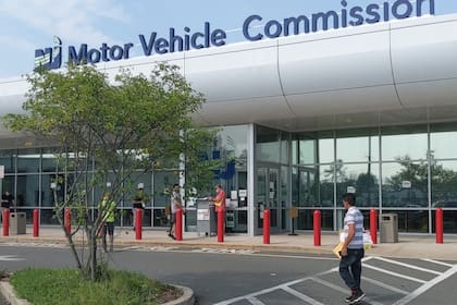 Obtener la licencia de conducir es un momento significativo en la vida de muchos jóvenes, pero también una responsabilidad importante (Archivo)