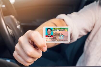 Obtener una licencia de conducir en Miami requiere documentos de identidad, prueba de residencia y exámenes