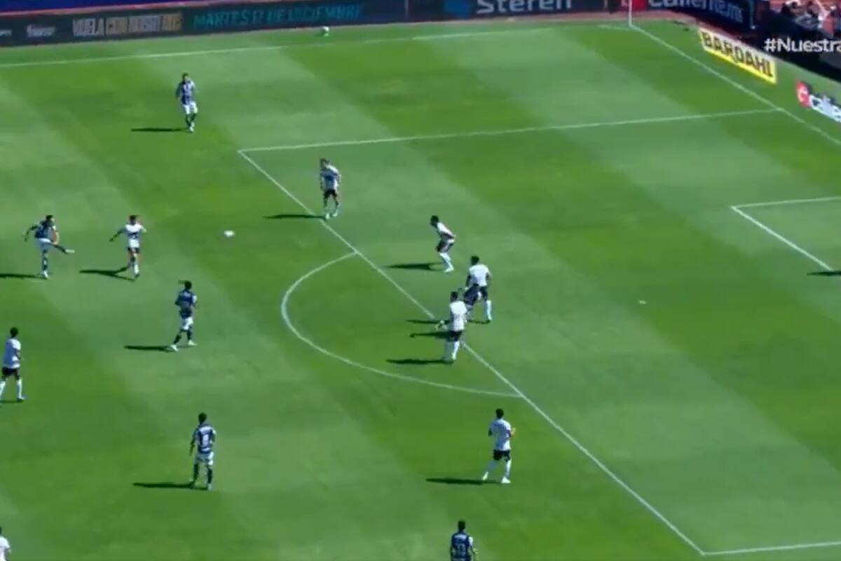 Ocampos ya sacó su misil de derecha que se colgará del ángulo para decretar el 2 a 1 parcial en favor de Monterrey sobre Pumas